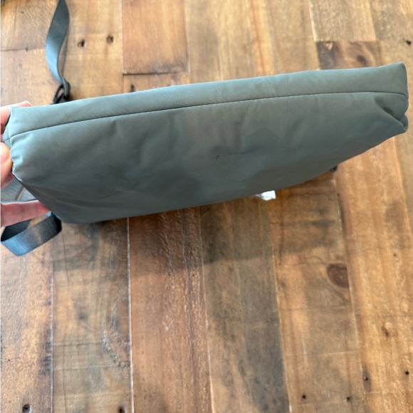 Lululemon Crossbody Olive Green Bag - Picture 7 of 8